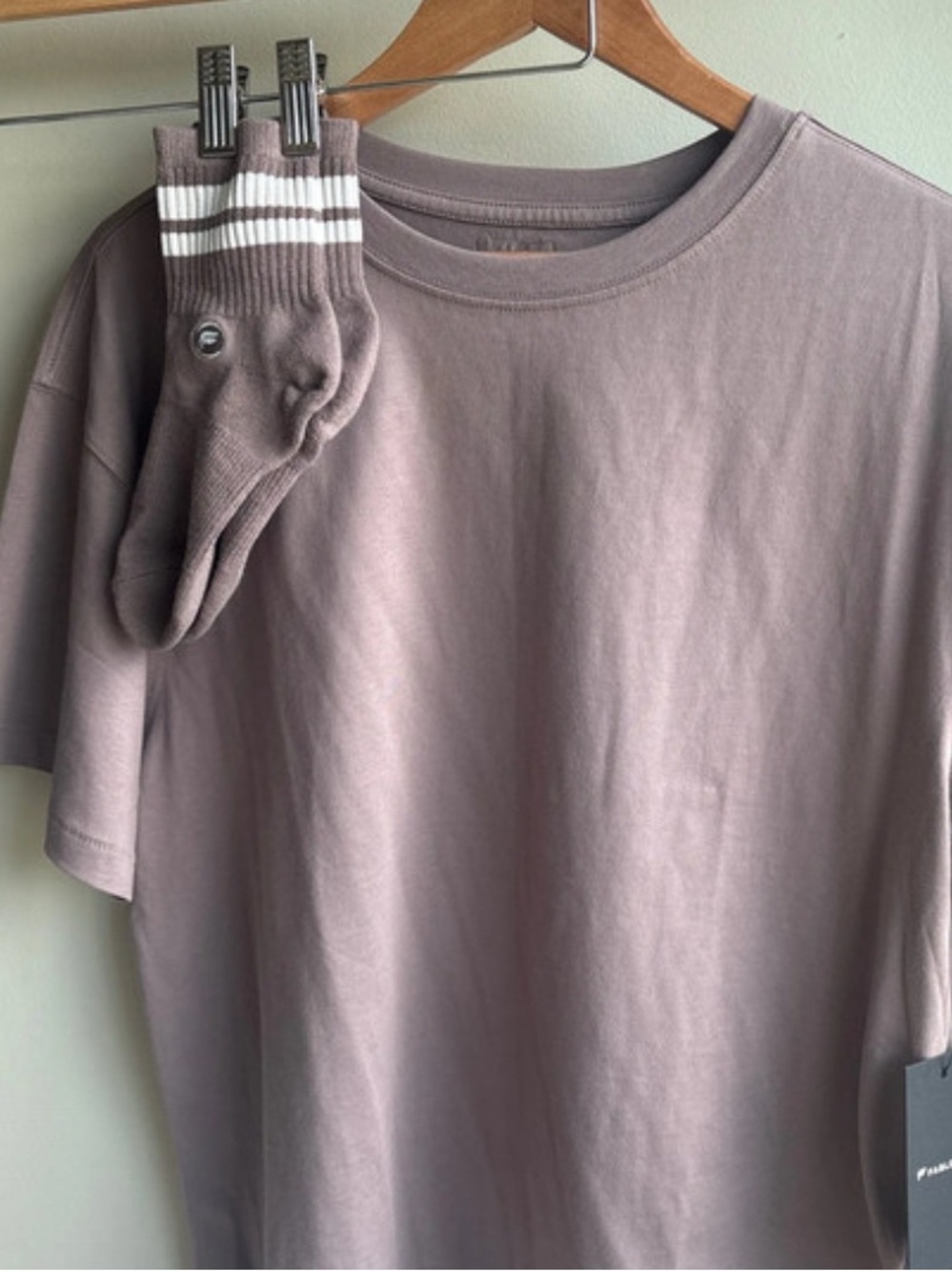 Women’s Fabletics Set of Oversized Crewneck Tee and socks – Desert Shadows